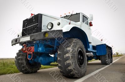 airport auxiliary tractor