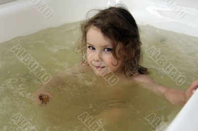 The Small girl in bath.