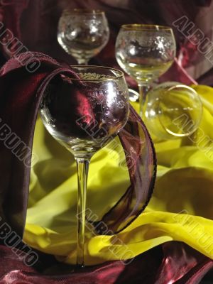 wineglasses and tissue