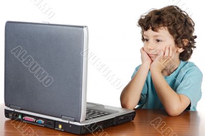 Child whit laptop