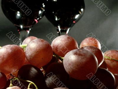 Red grapes and red wine
