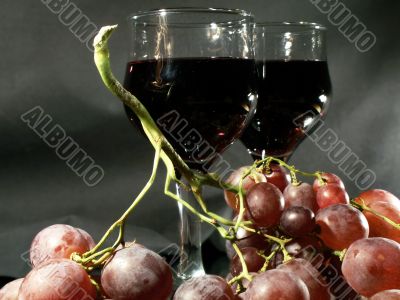 Bunch of grapes and red wine