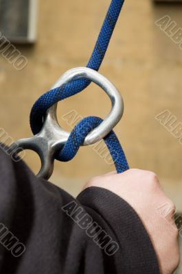 hand carbin rope abseil