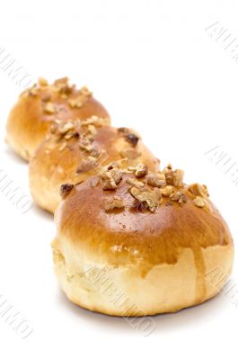 bun with nuts
