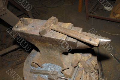 Hammer and anvil