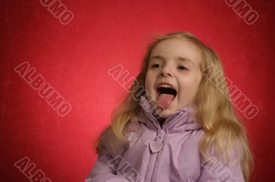 show the tongue