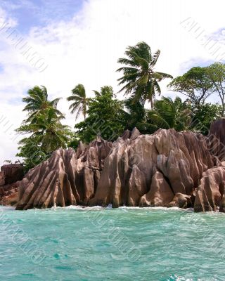 the small uninhabited island in Indian Ocean