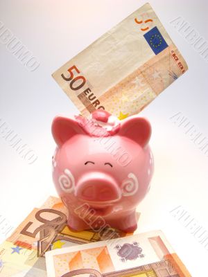 piggy bank and 50 euro