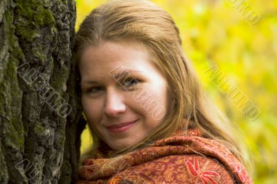 Portrait of a woman near the tree