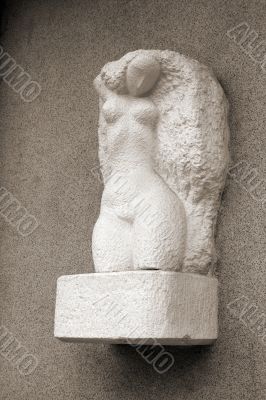 statue