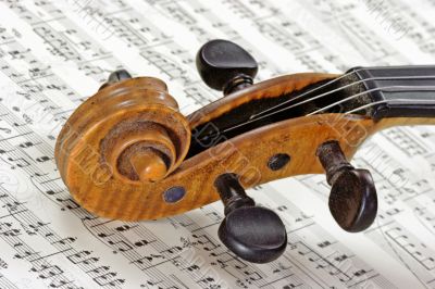 Violine on a note sheet