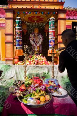 indian god worshiping