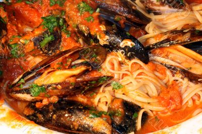 Pasta with mussels, tomato and parsley