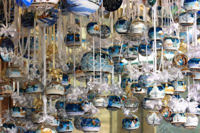 Christmas-tree balls