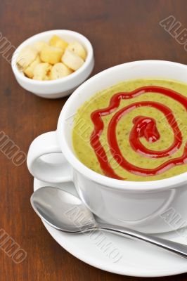 Spinach puree and bread croutons