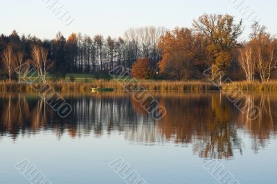 Autamnal lake and forest.