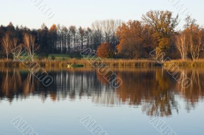 Autamnal lake and forest.