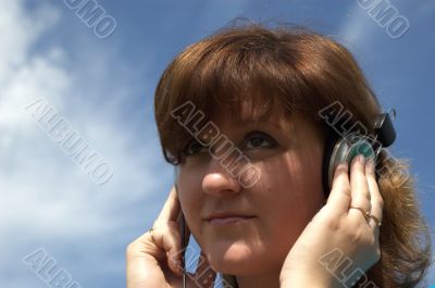girl and sound