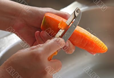 Peeling carrot