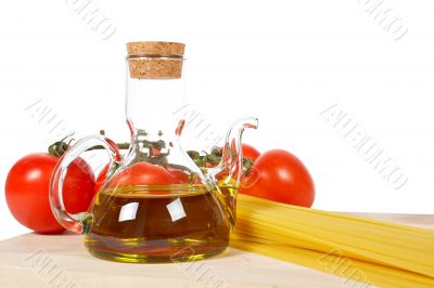 Tomatoes, olive oil, garlic and spaghetti