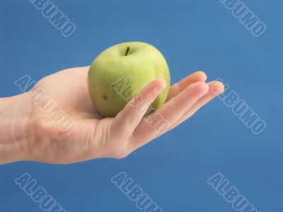 hand to hold apple
