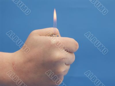 hand to hold fire