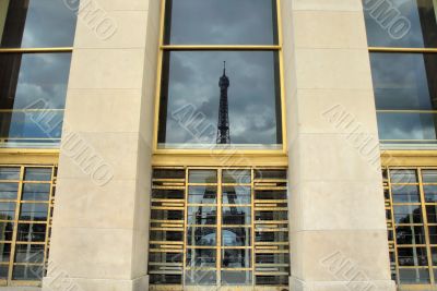 Tour Eiffel reflection