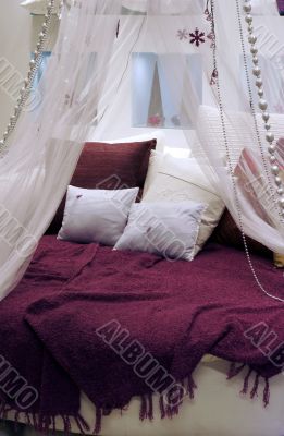 Round bed