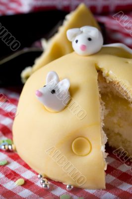Mouse cake