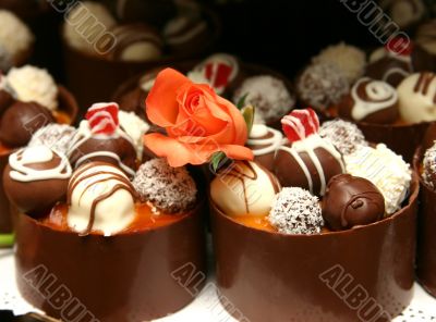 Miniature wedding cakes