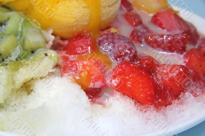 Shaved ice dessert