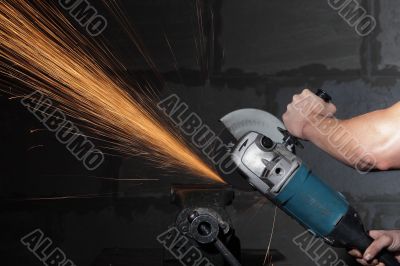 Circular metal cutter and sparks