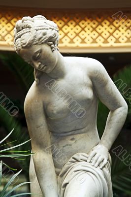 sculpture of nude woman