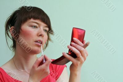 girl making up