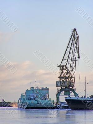 Winter port with crane
