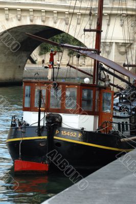 boat on Seine