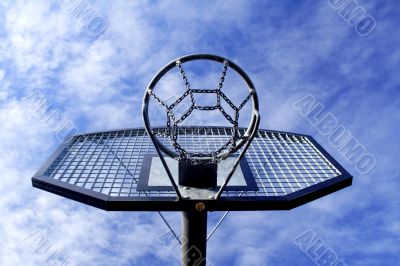 Basketball hoop