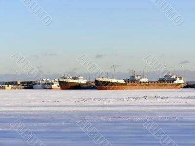 ships on the ice