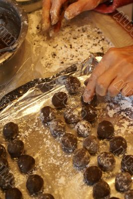 Making fine chocolate truffles