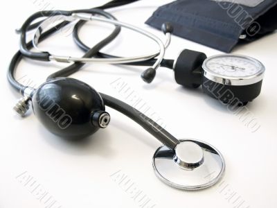Manometer with stethoscope