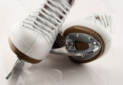 Blades of figure skates