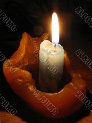 Supported candle