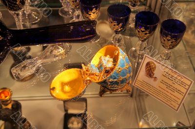 Boxes in the form of eggs