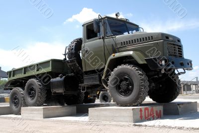 The military lorry.
