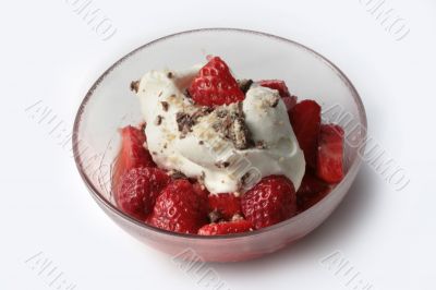 strawberries with cream sprinkled chocolate biscuits