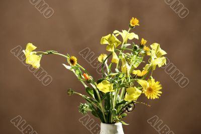 spontaneous flowers bouquet