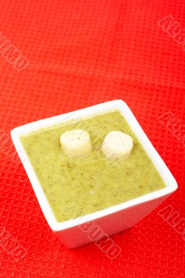 Spinach puree and bread croutons