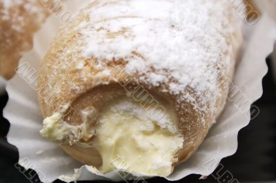 Creamy tubule cake