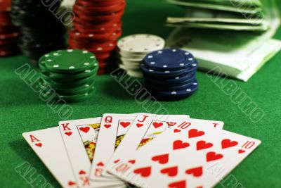 royal flash on the green table