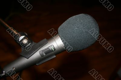 gray microphone on stand